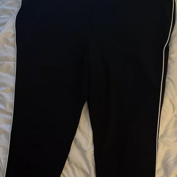 NEW!! NINA LEONARD CAPRI PANTS. - Picture 3 of 6